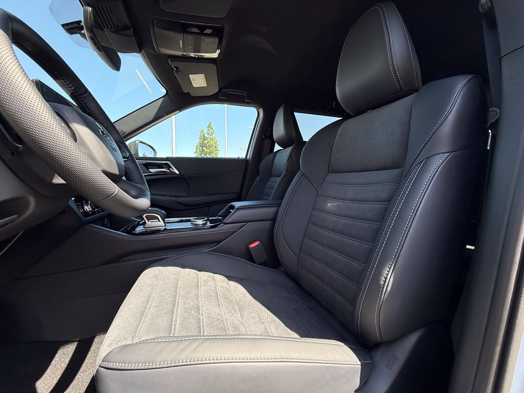 New 2026 Mitsubishi Outlander LE FWD image 35
