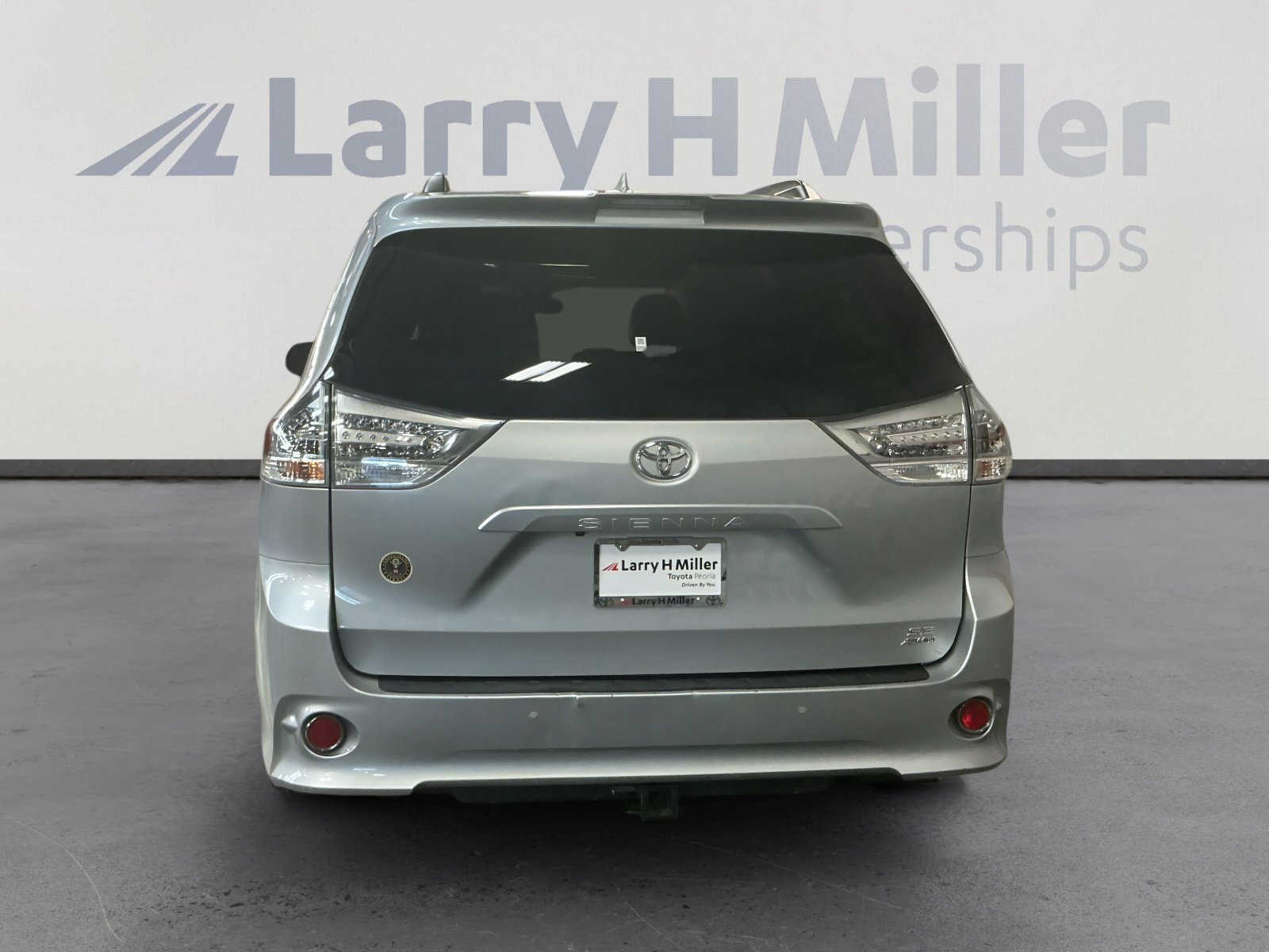 Used 2019 Toyota Sienna SE Premium w/ Carpet Mat Package AWD/4WD image 4