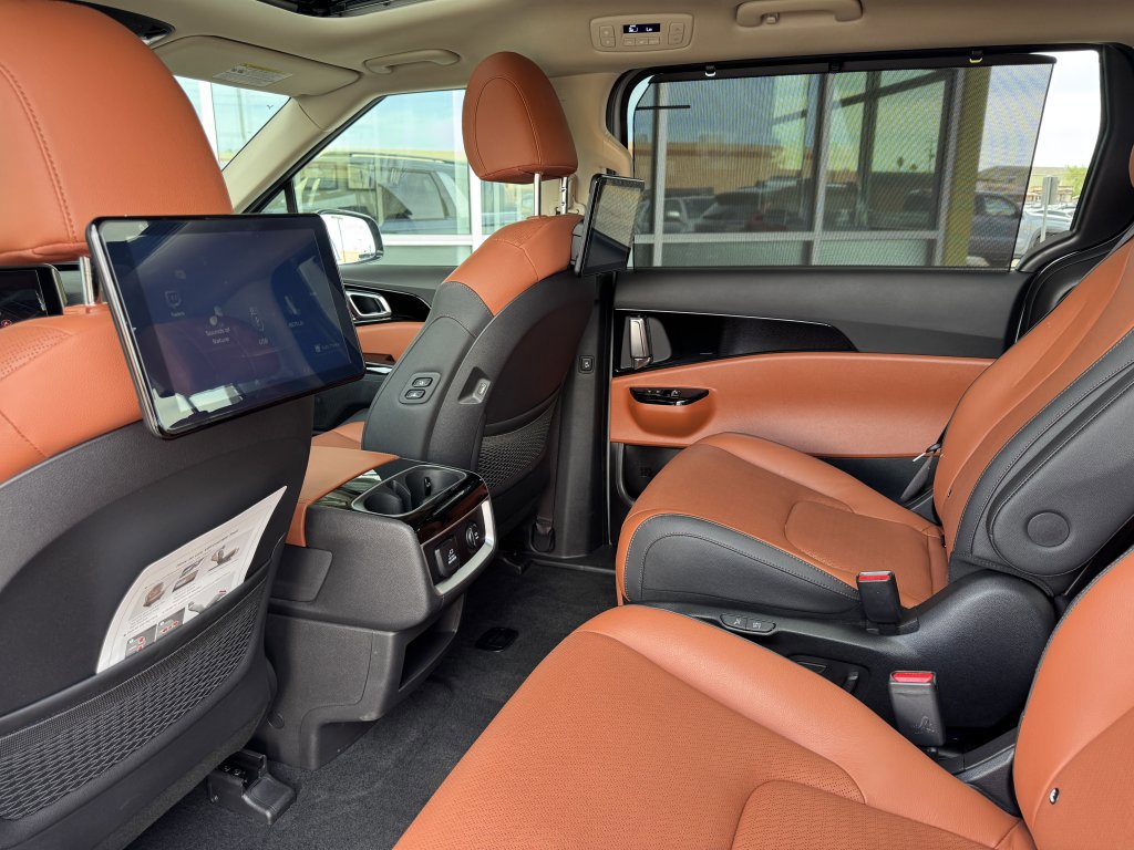 Used 2024 Kia Carnival SX Prestige FWD image 40