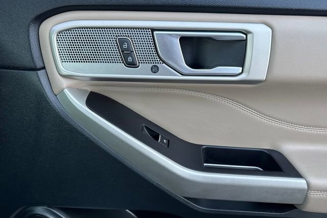 Used 2023 Ford Explorer Limited image 21