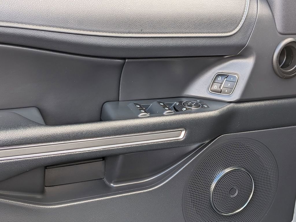 Used 2024 Ford Expedition XLT image 13