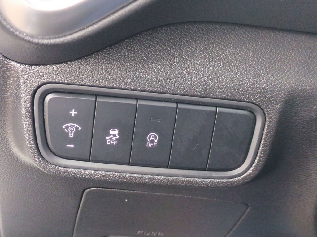 Used 2025 Kia Soul LX w/ LX Technology Package image 16