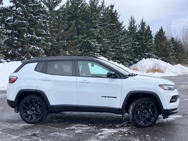 Used 2023 Jeep Compass Altitude w/ Convenience Group image 18