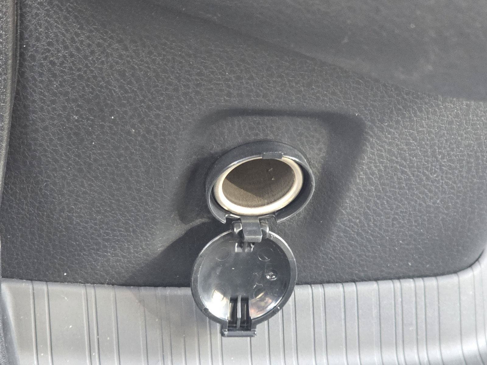 Used 2026 Toyota Sienna XLE FWD image 34