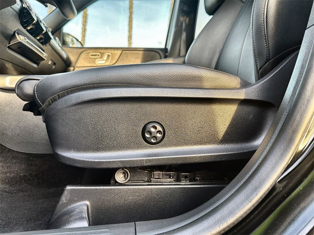 Used 2024 Mercedes-Benz GLB 250 4MATIC w/ Exclusive Package image 14