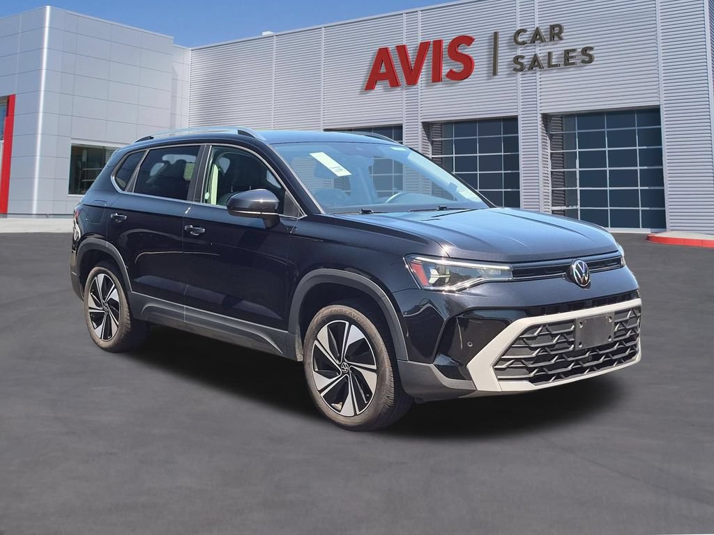 Used 2025 Volkswagen Taos SE AWD/4WD image 3