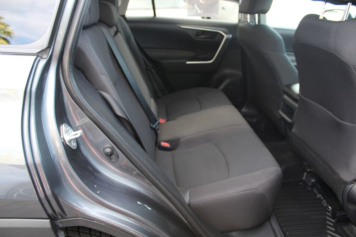 Used 2019 Toyota RAV4 LE w/ Carpet Mat Package FWD image 22