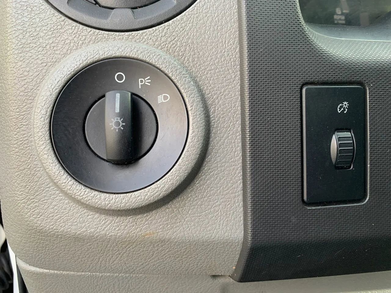 Used 2014 Ford E-350 and Econoline 350 Super Duty RWD image 19