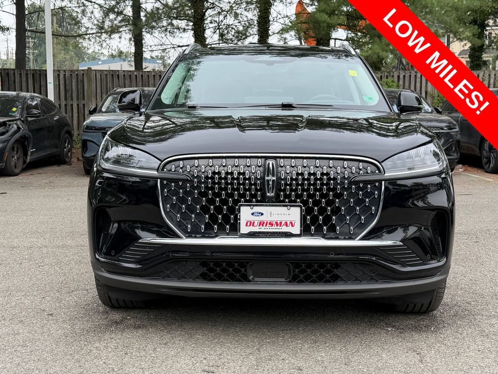 Used 2025 Lincoln Aviator Reserve AWD/4WD image 2