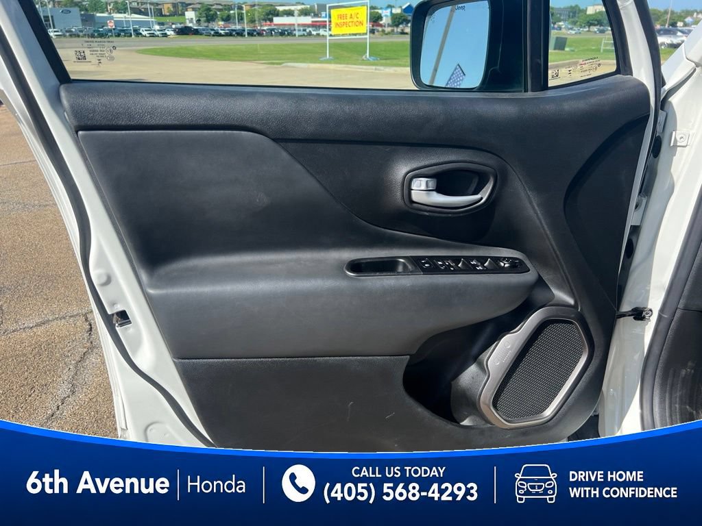 Used 2023 Jeep Renegade Latitude AWD/4WD image 20