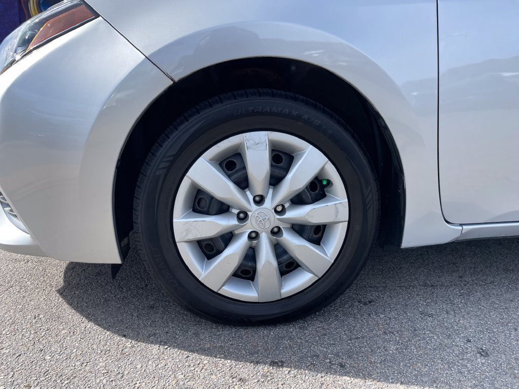 Used 2015 Toyota Corolla LE FWD image 9