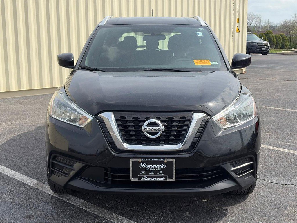 Used 2018 Nissan Kicks SV image 2