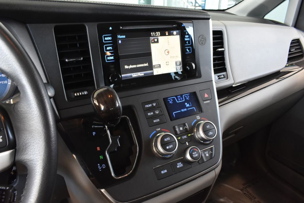 Used 2017 Toyota Sienna XLE w/ XLE Navigation Package FWD image 35