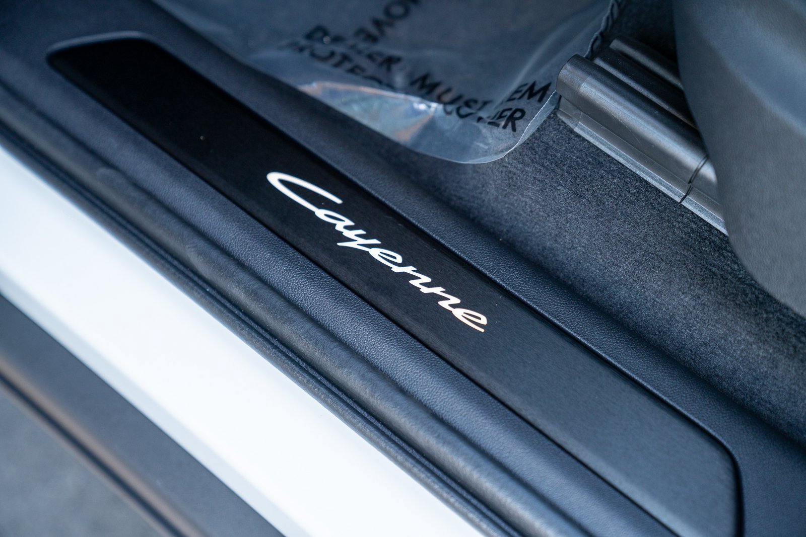 Certified 2025 Porsche Cayenne E-Hybrid Coupe AWD/4WD image 11