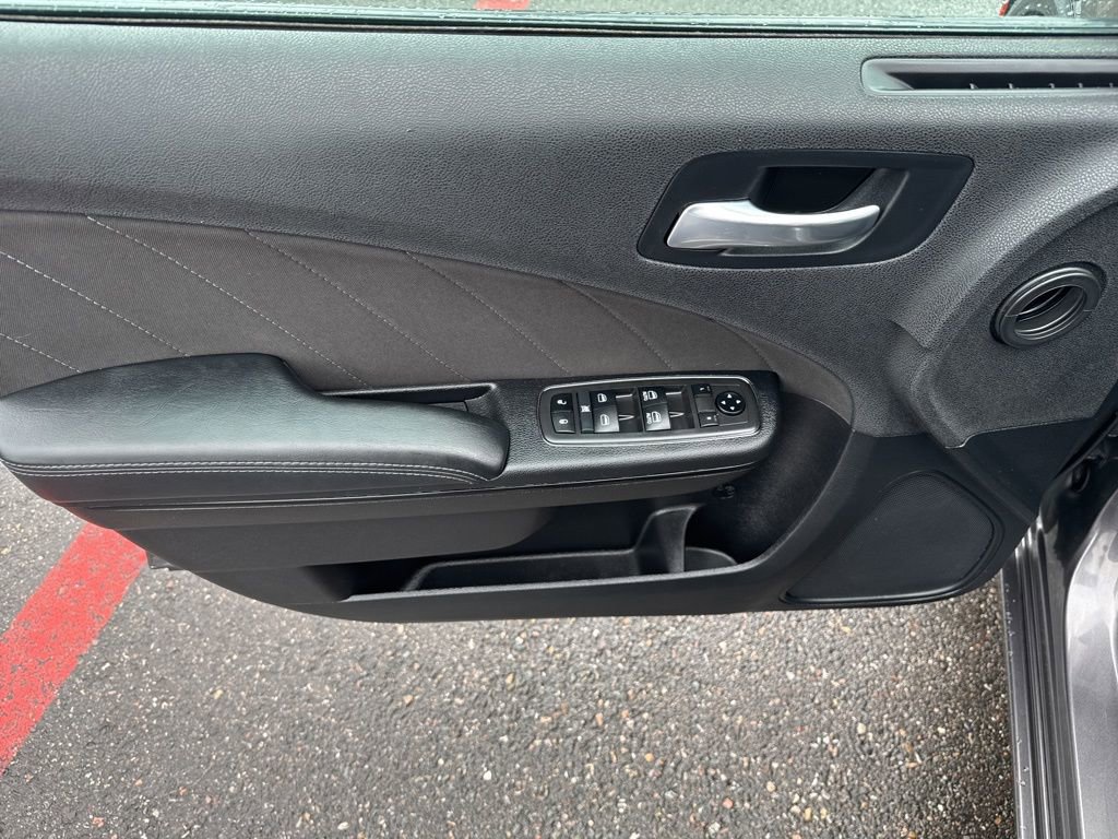 Used 2021 Dodge Charger SXT w/ Blacktop Package image 13