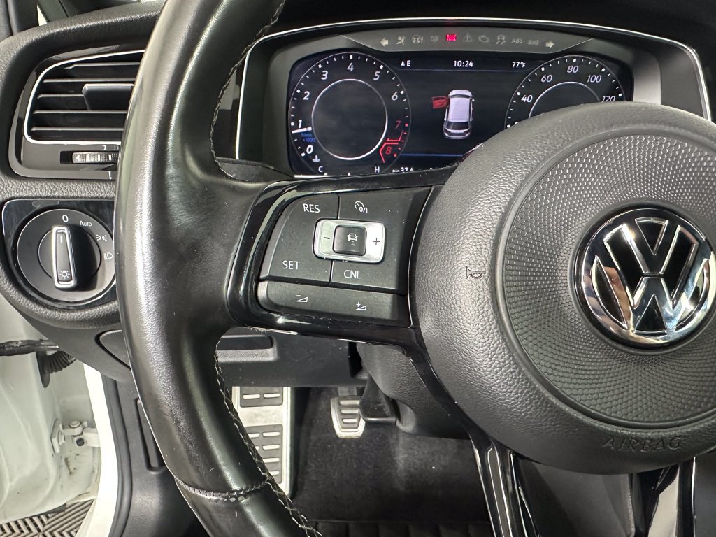 Used 2018 Volkswagen Golf R 4-Door AWD/4WD image 11