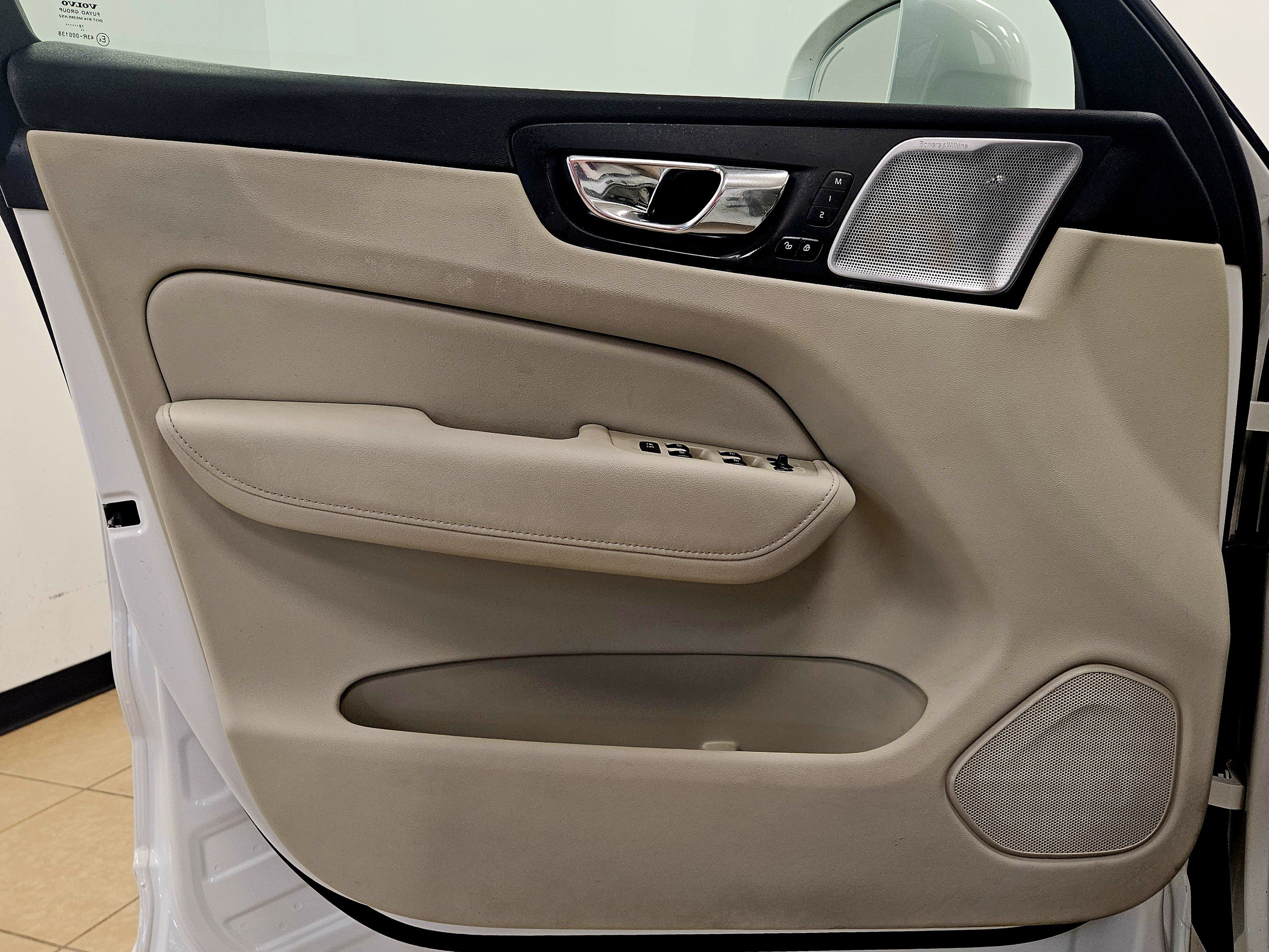 Used 2019 Volvo XC60 T8 Inscription w/ Advanced Package AWD/4WD image 11