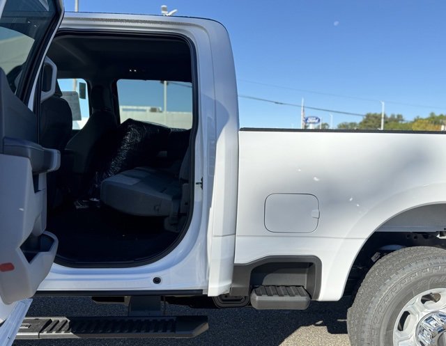 New 2026 Ford F350 XLT image 30