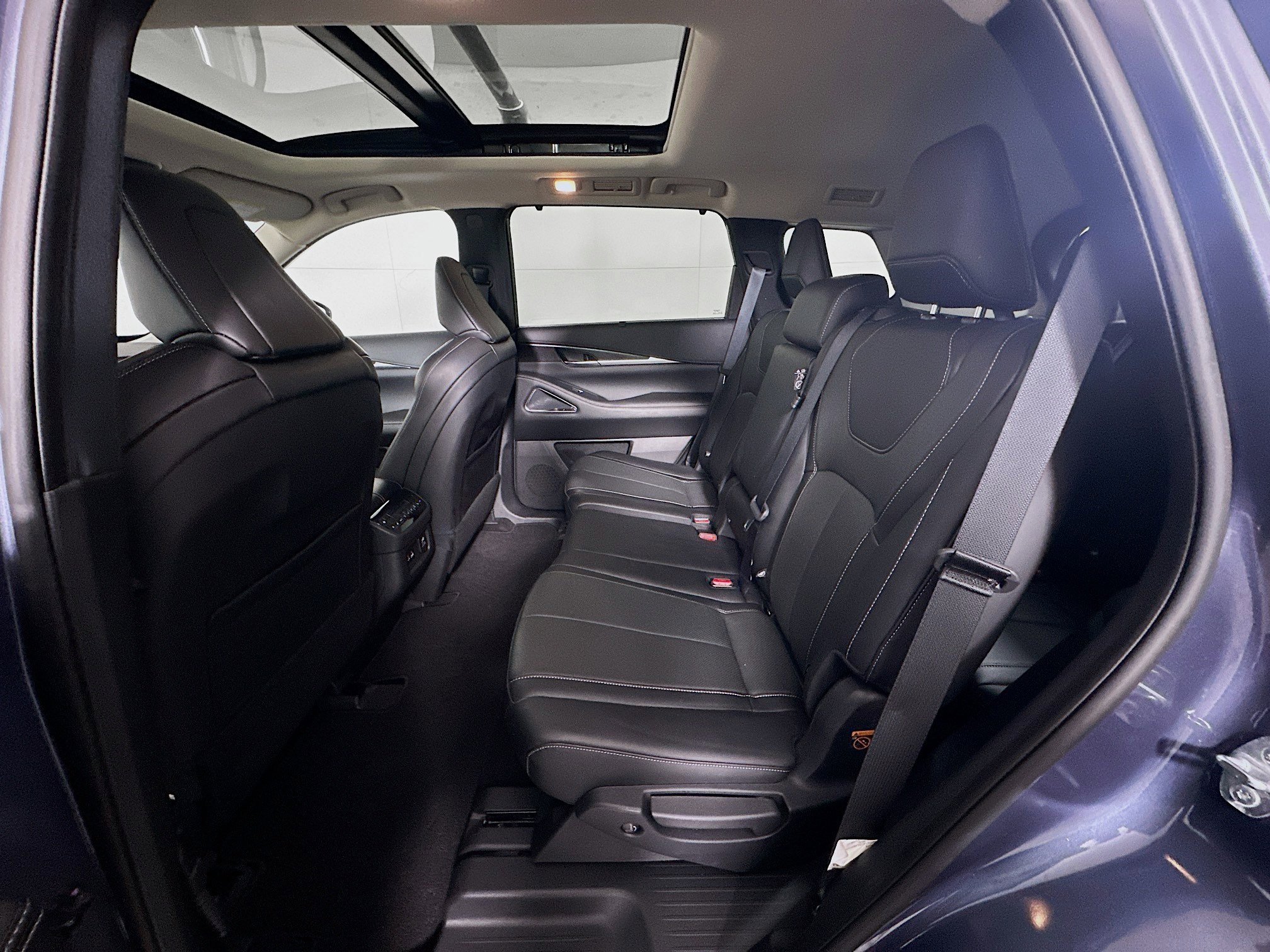Used 2022 INFINITI QX60 Sensory w/ Vision Package FWD image 30