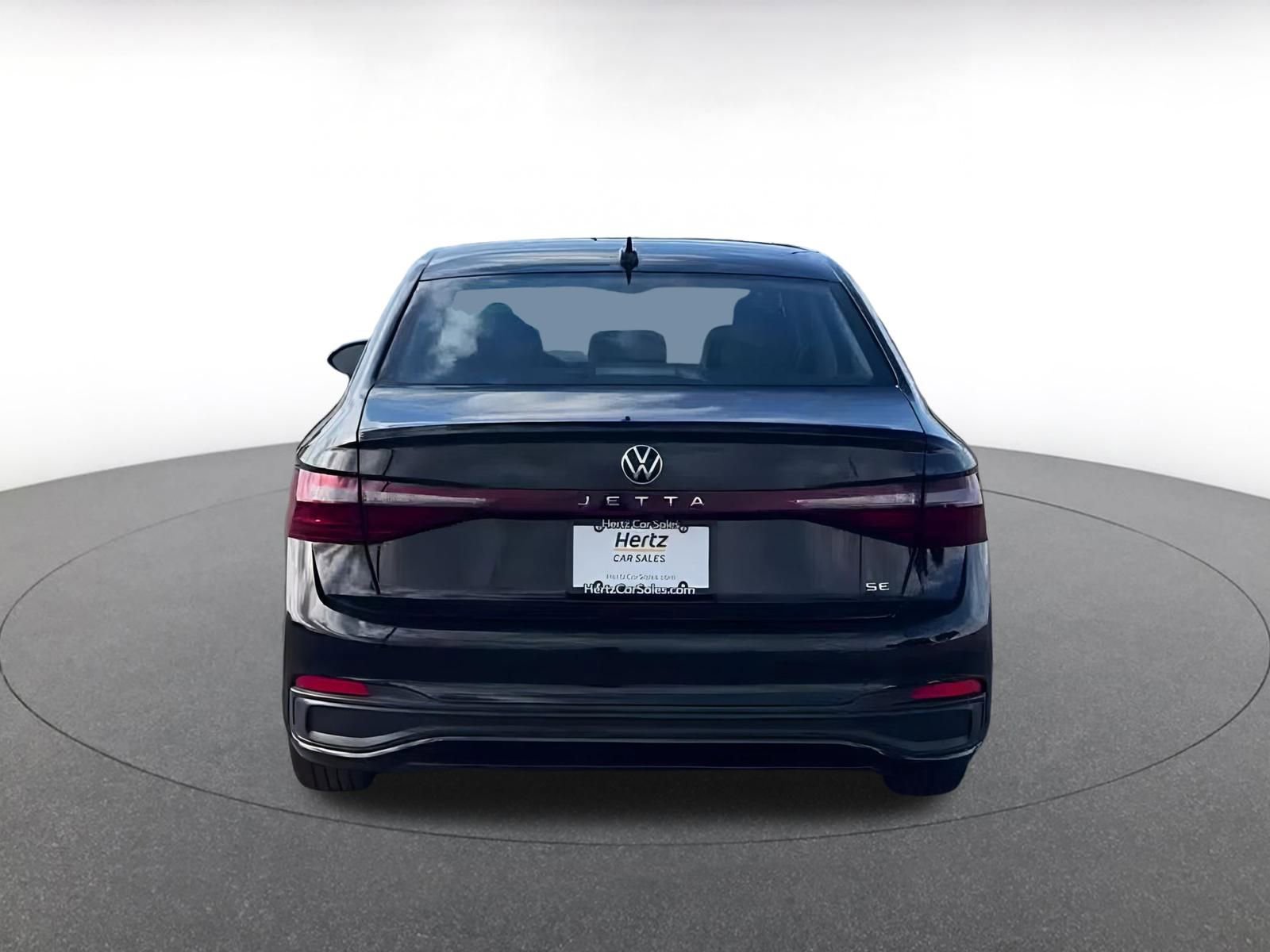 Used 2025 Volkswagen Jetta SE image 12