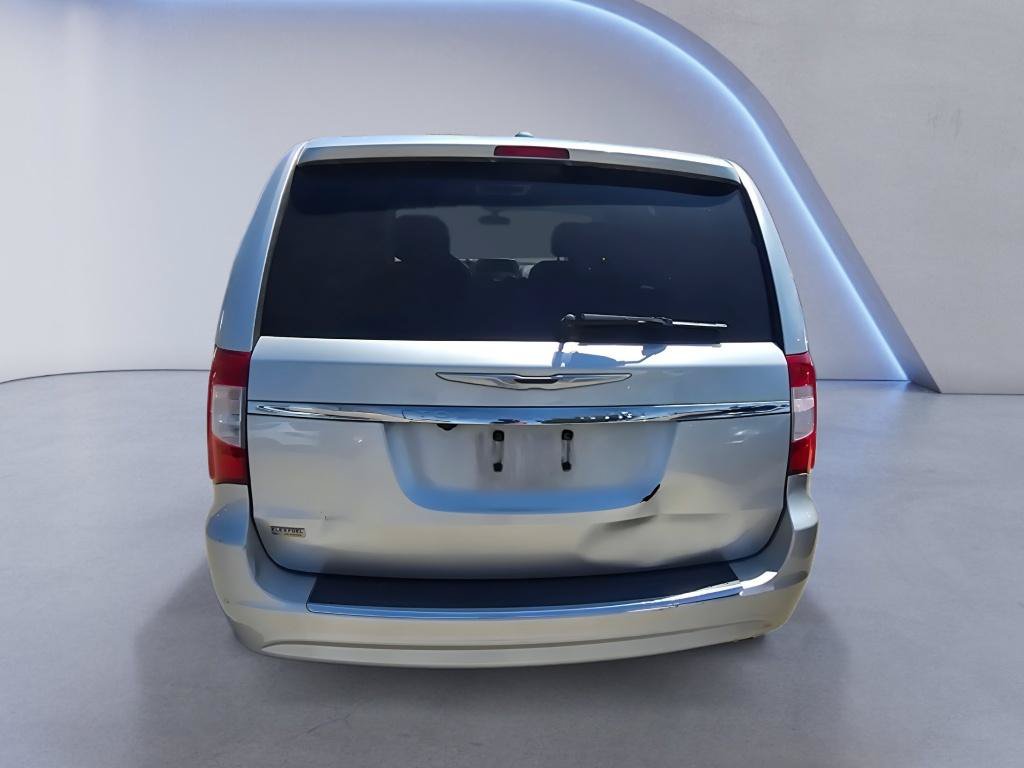 Used 2011 Chrysler Town & Country Touring FWD image 4