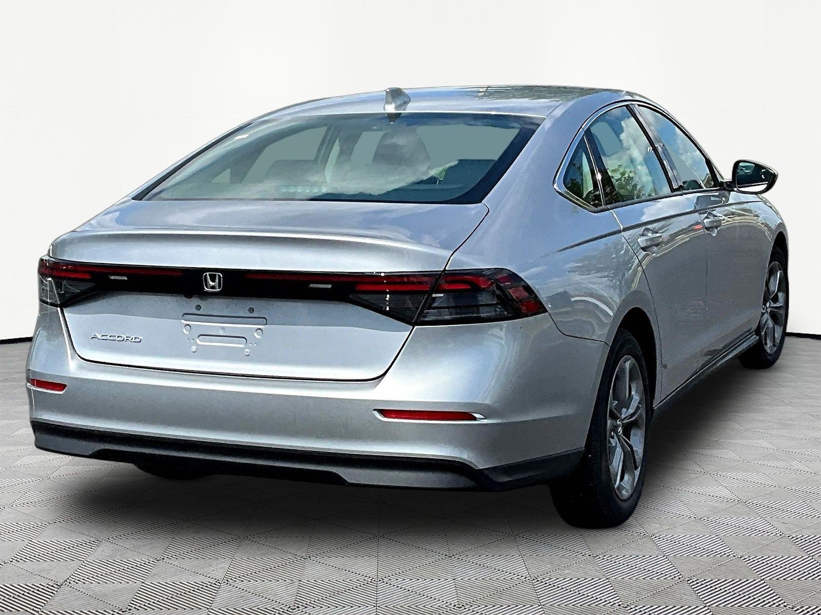Used 2023 Honda Accord EX image 6