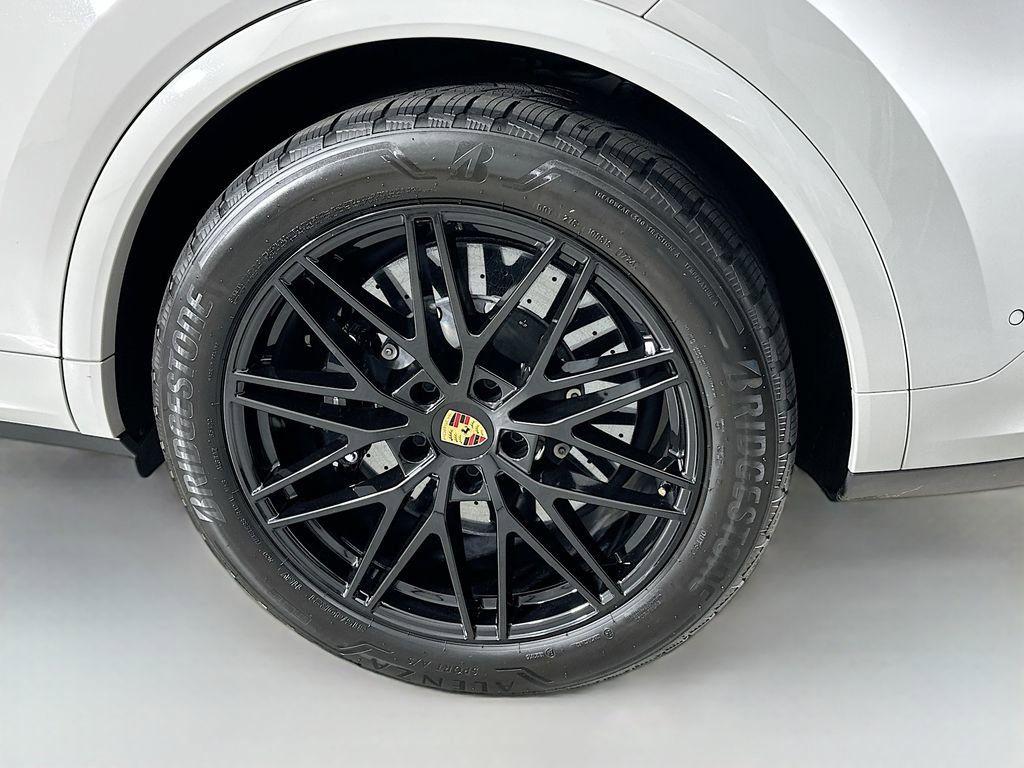 Certified 2024 Porsche Cayenne S AWD/4WD image 34