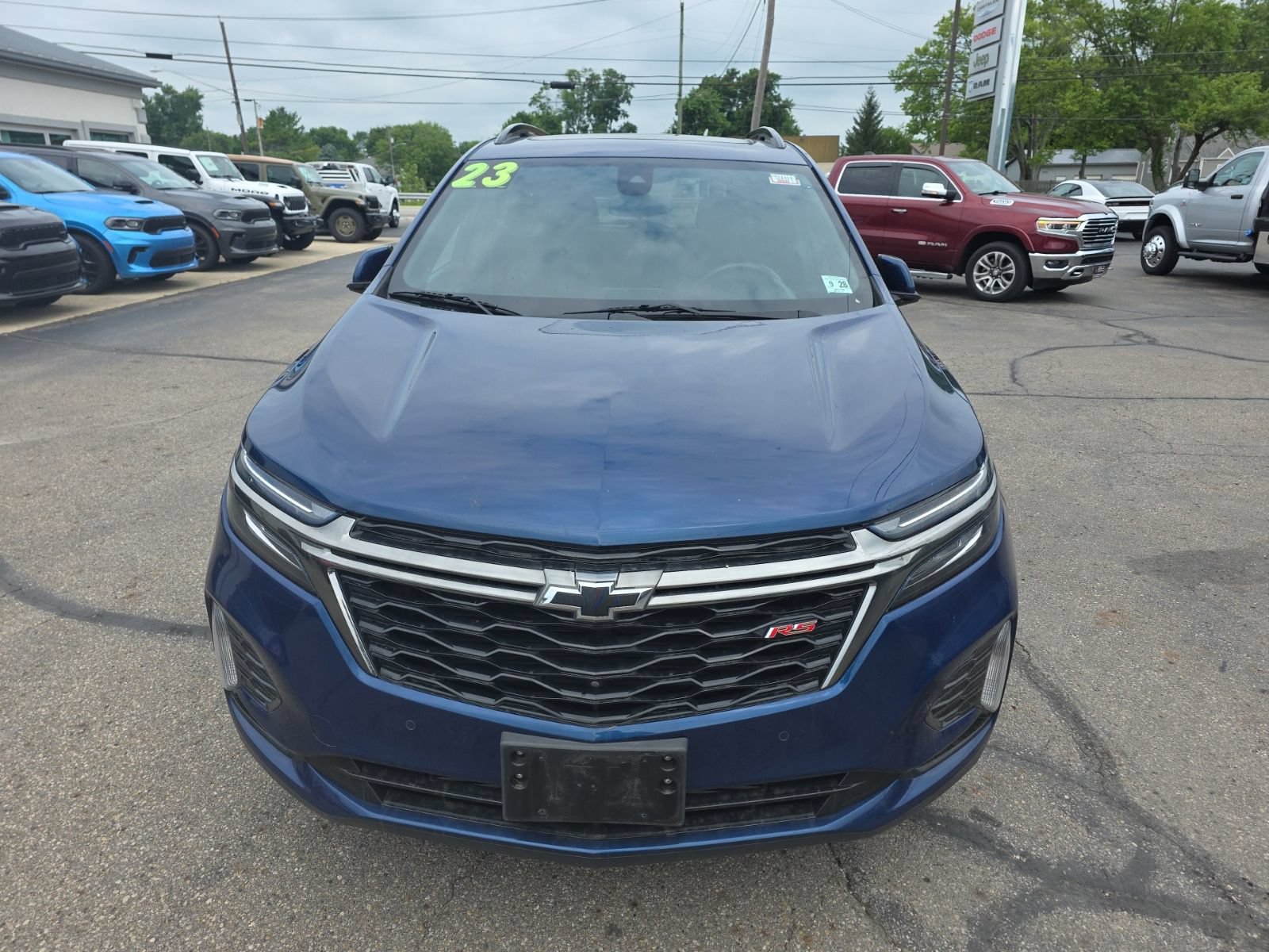 Used 2023 Chevrolet Equinox RS w/ RS Leather Package FWD image 2