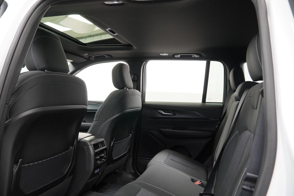 New 2027 Jeep Grand Cherokee Laredo AWD/4WD image 18