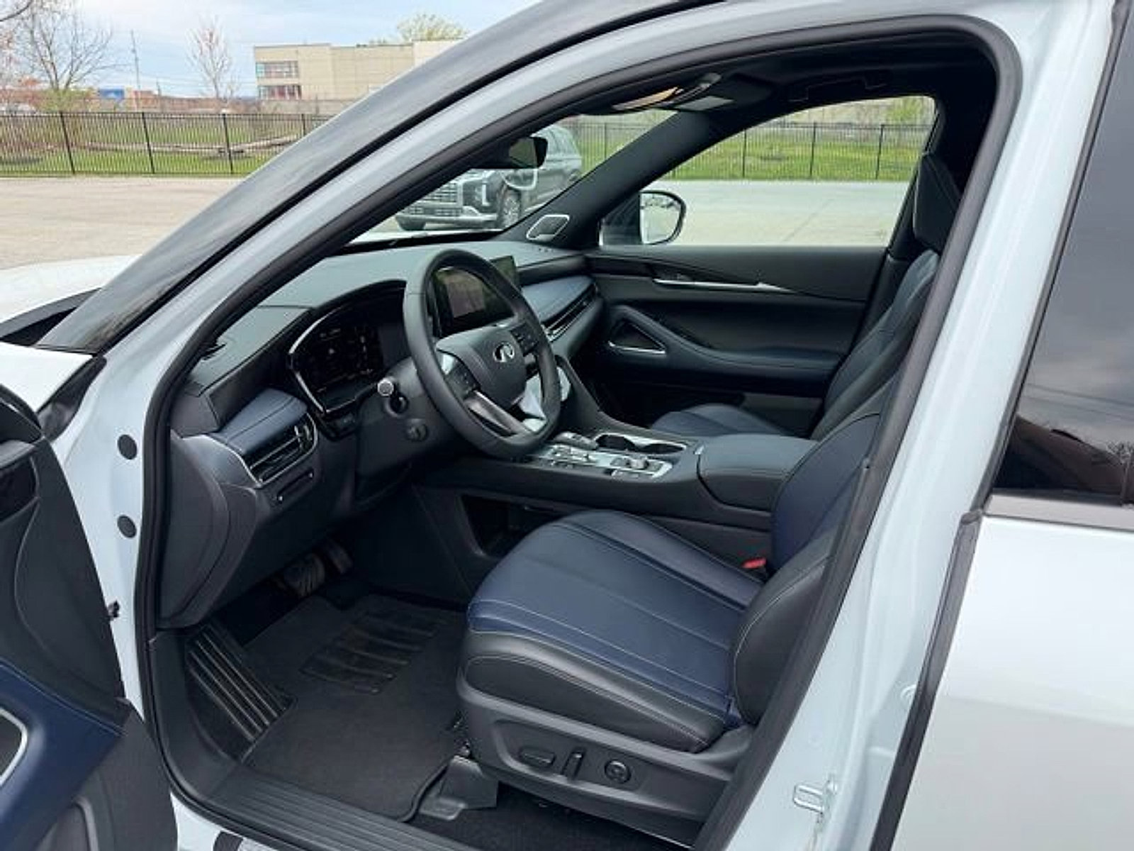 Certified 2026 INFINITI QX60 Sport w/ Dark Cargo Package image 9