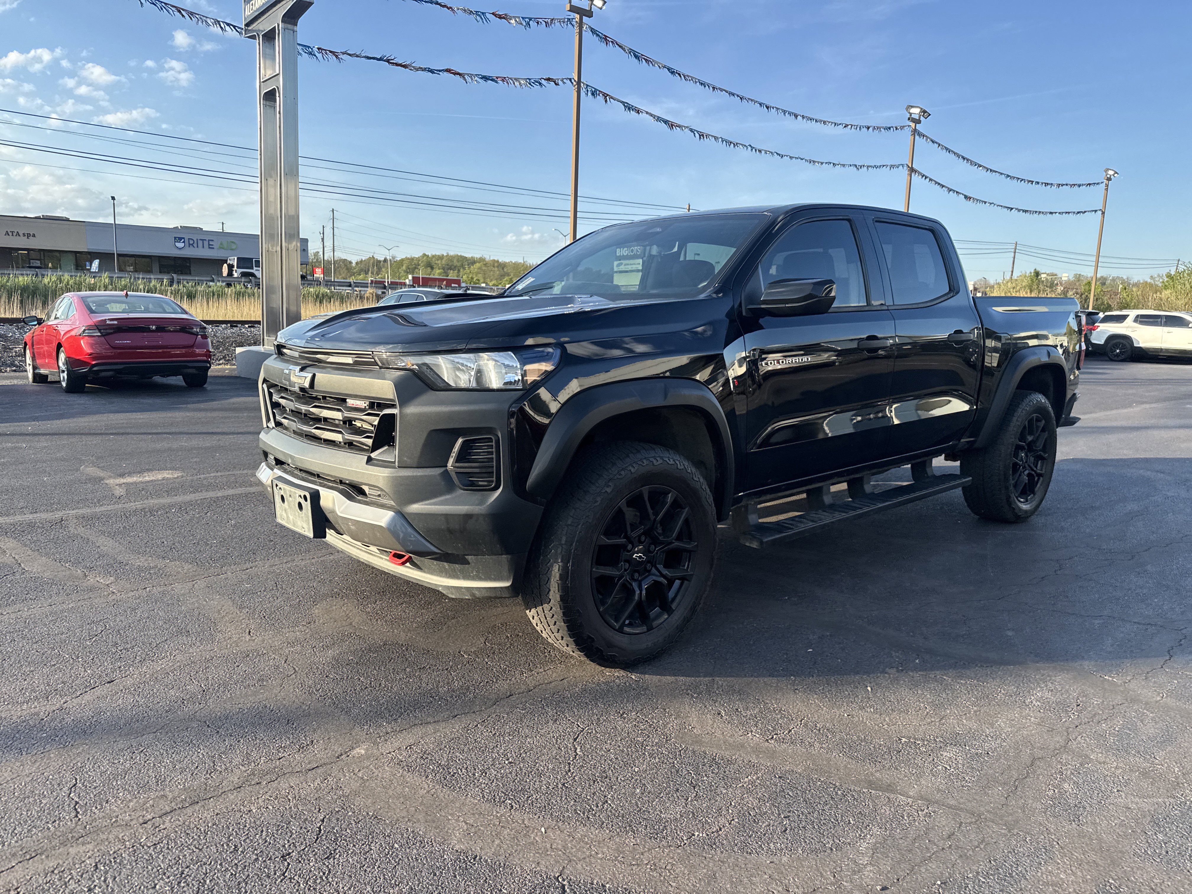 Used 2023 Chevrolet Colorado Trail Boss w/ LPO, Dark Essentials Package AWD/4WD image 6