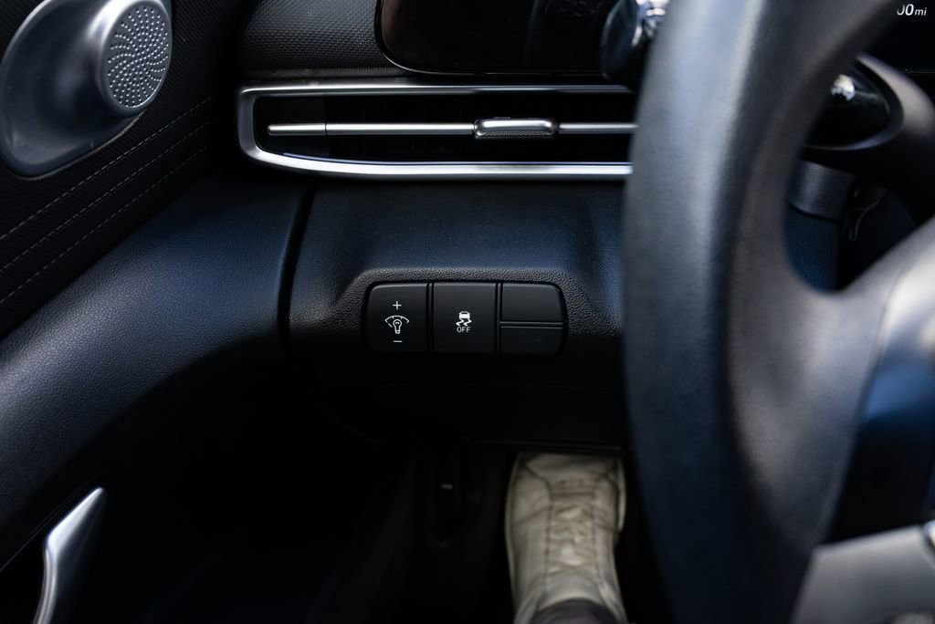 Used 2024 Hyundai Elantra SEL image 13