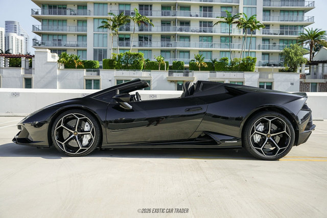 Used 2020 Lamborghini Huracan EVO AWD/4WD image 3