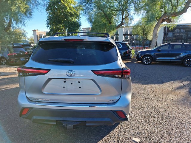 Used 2022 Toyota Highlander XLE FWD image 13