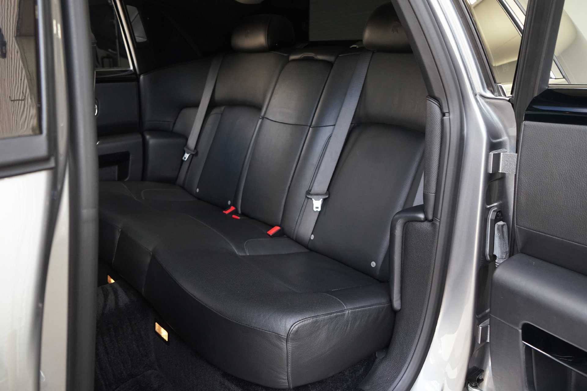 Used 2011 Rolls-Royce Ghost RWD image 17