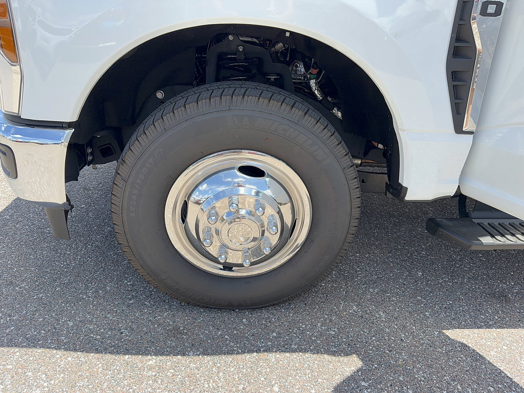 New 2026 Ford F350 XL w/ XL Chrome Package RWD image 40