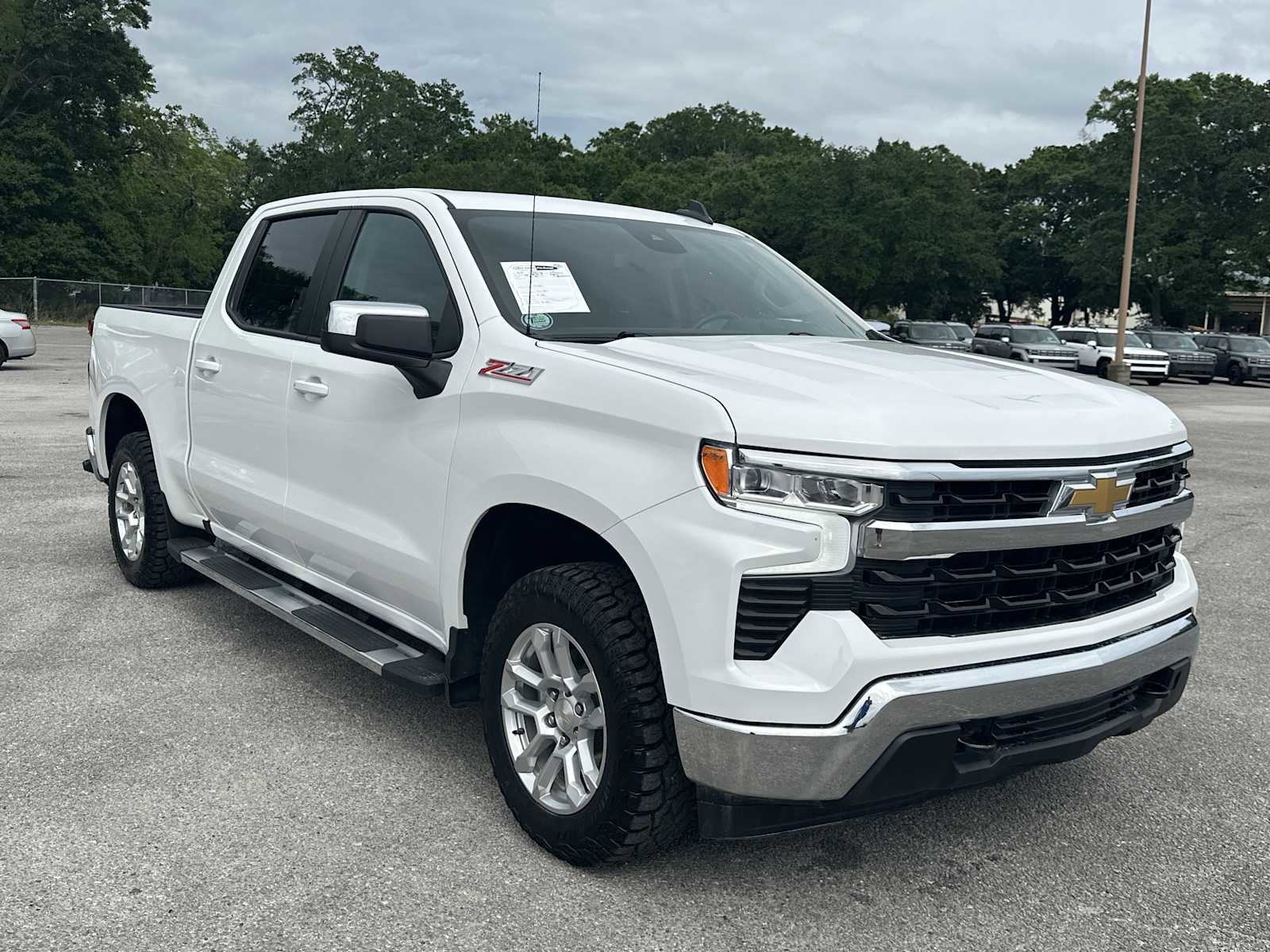 Used 2025 Chevrolet Silverado 1500 LT AWD/4WD image 2
