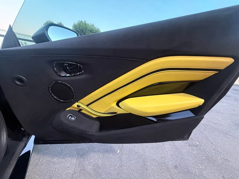 Used 2020 Aston Martin V8 Vantage Coupe RWD image 29