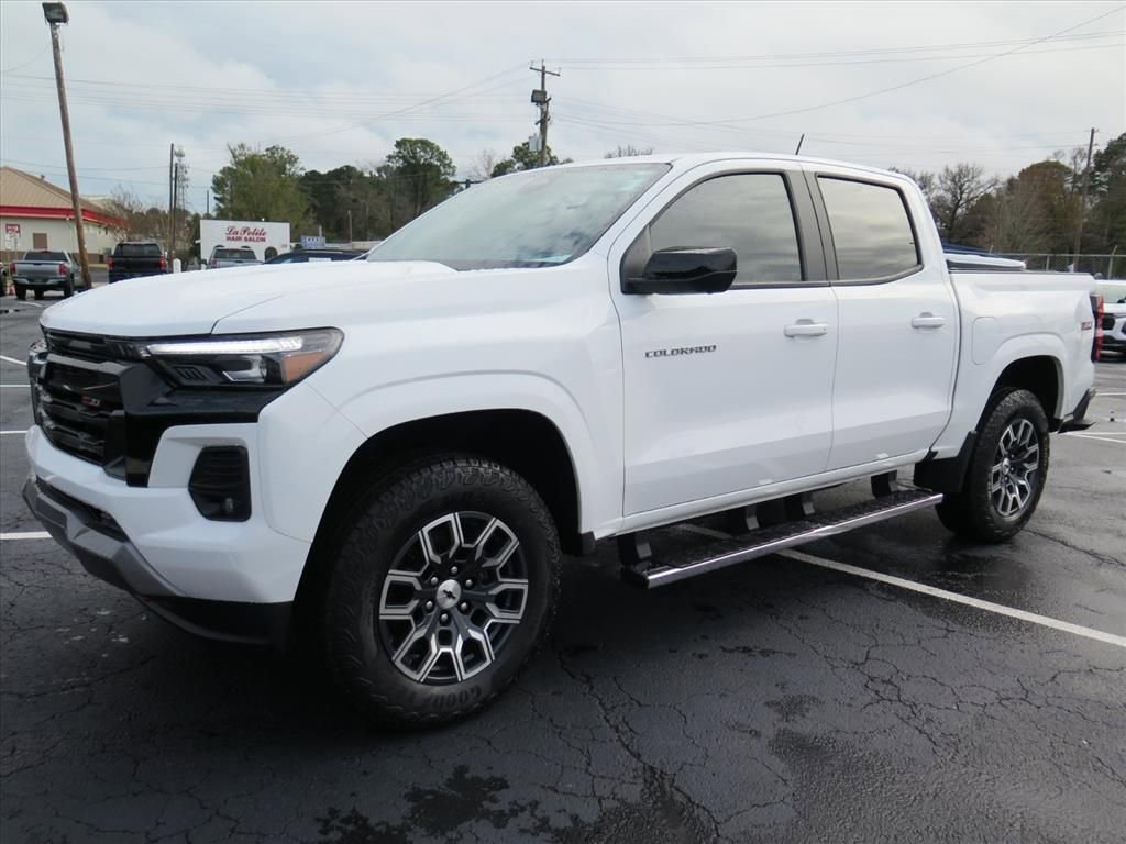 Used 2024 Chevrolet Colorado Z71 w/ Z71 Convenience Package 2 image 8