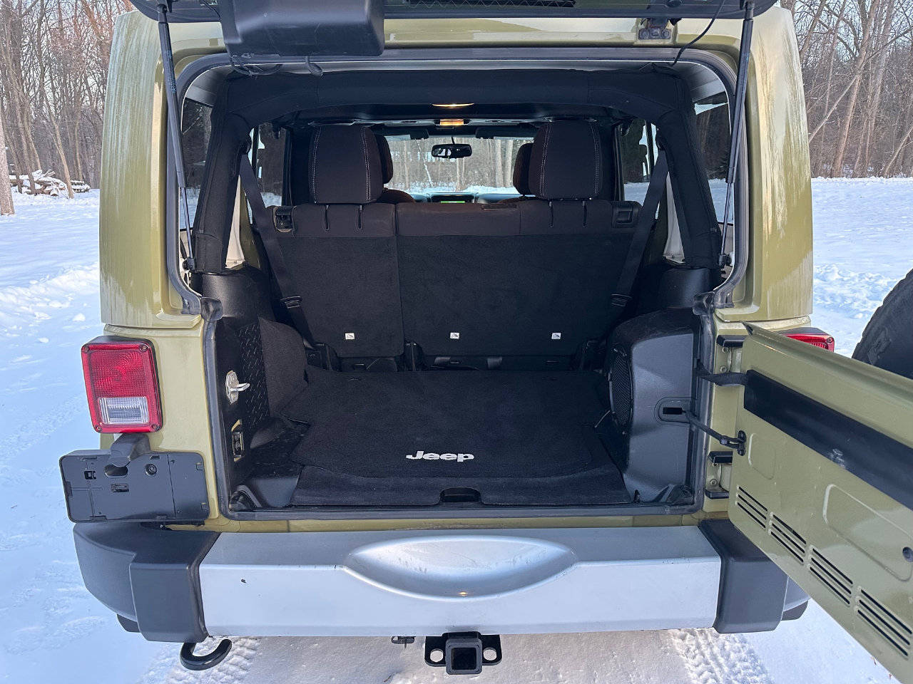 Used 2013 Jeep Wrangler Unlimited Sahara w/ Connectivity Group image 15