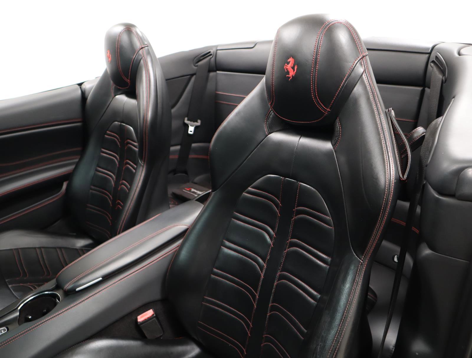 Used 2016 Ferrari California T RWD image 18