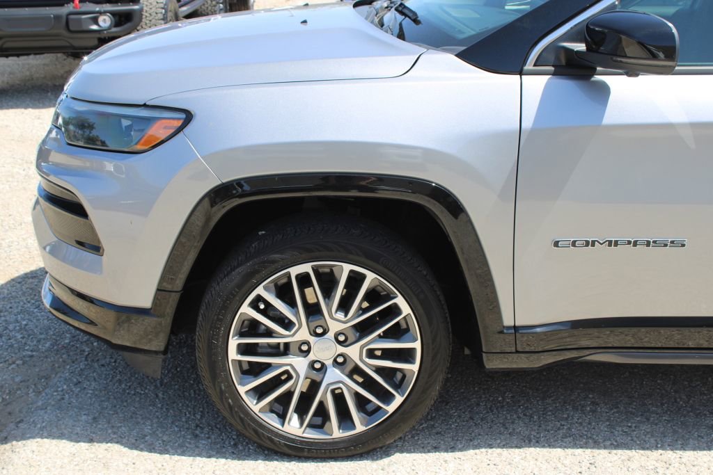 Used 2023 Jeep Compass Limited w/ Elite Group image 7