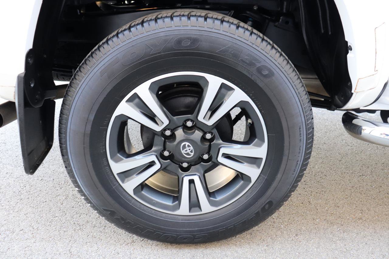 Used 2018 Toyota Tacoma TRD Sport image 78