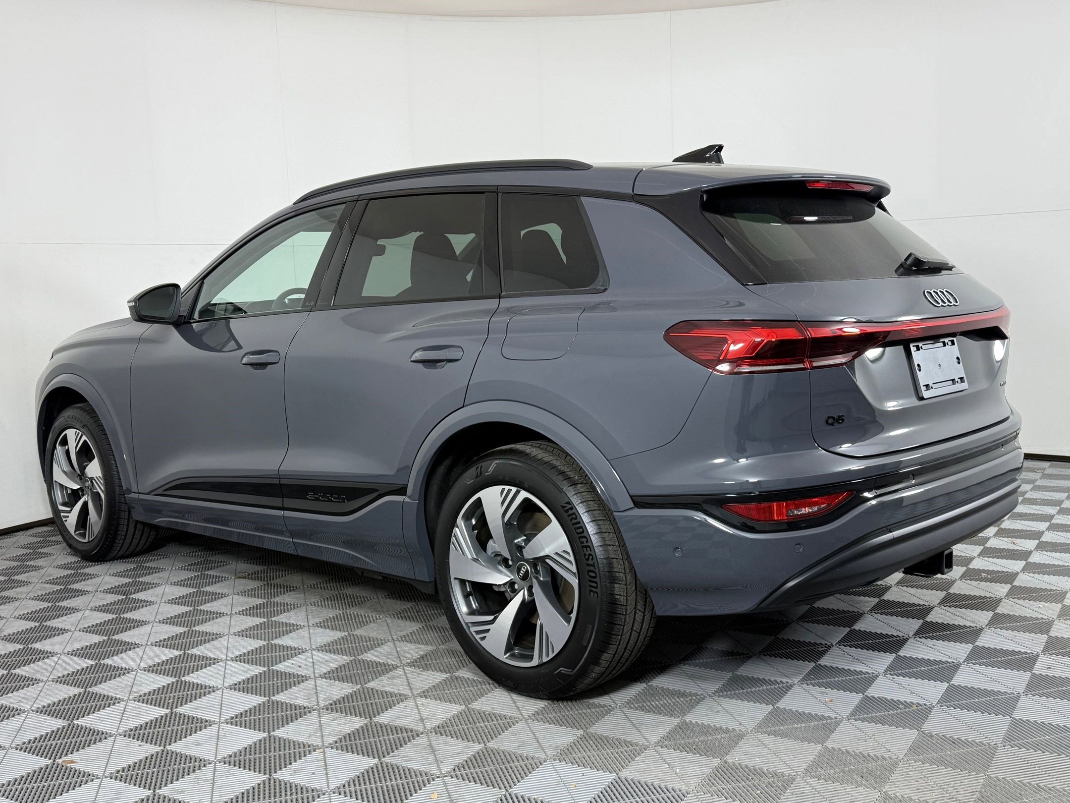 New 2025 Audi Q6 e-tron Premium Plus image 3