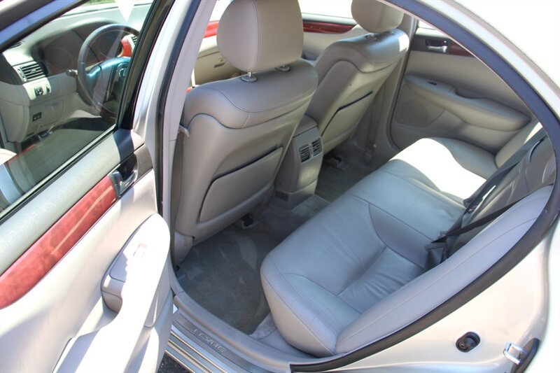 Used 2003 Lexus ES 330 FWD image 15