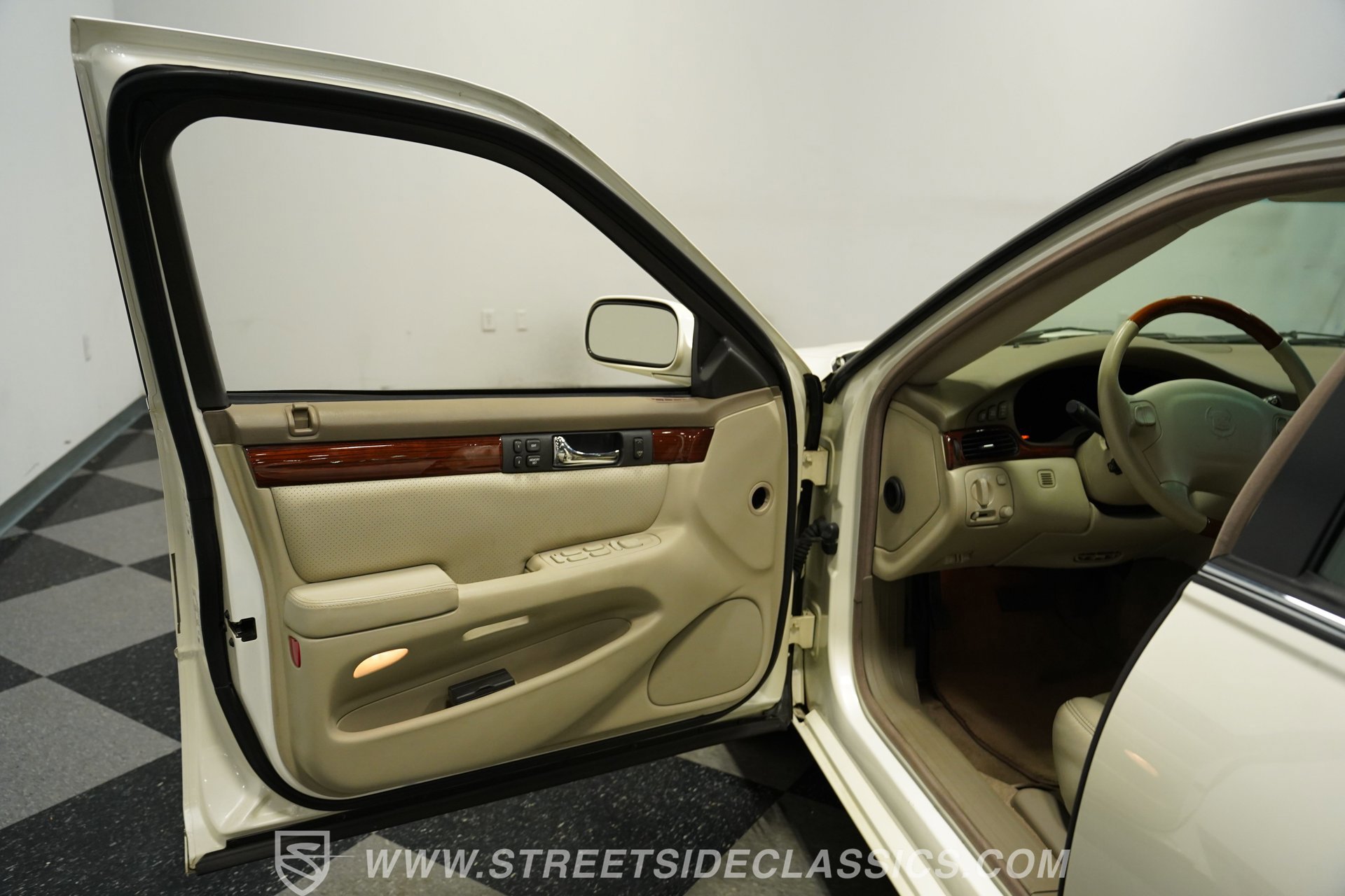 Used 1998 Cadillac Seville STS w/ Heated Seats Pkg image 34