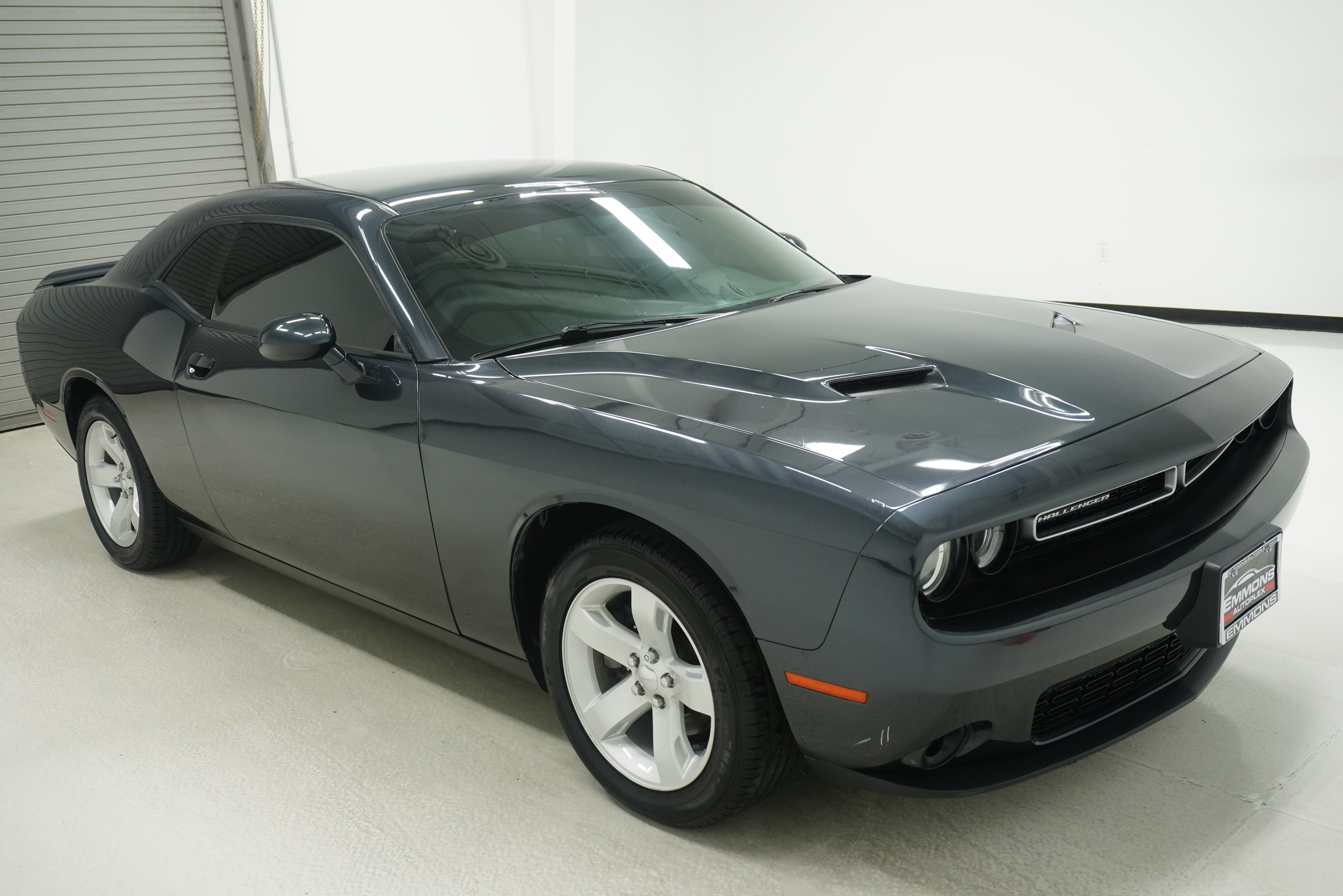 Used 2019 Dodge Challenger SXT RWD image 3