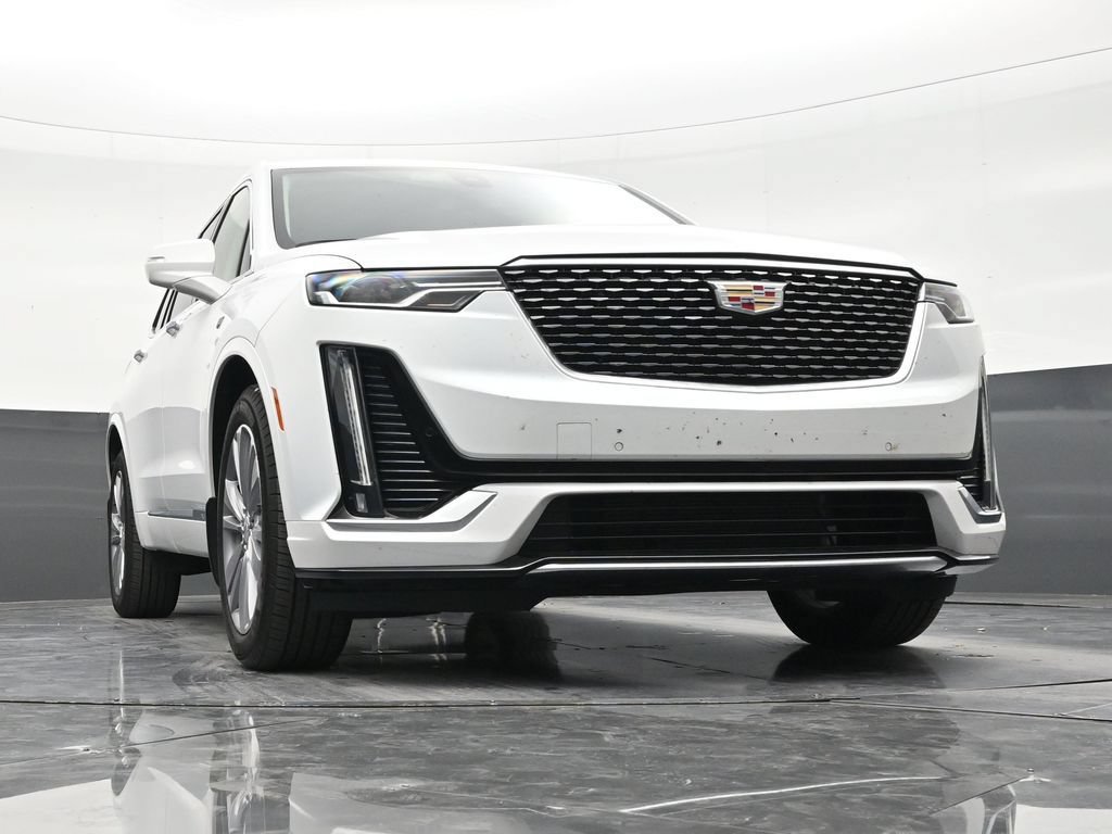 Used 2025 Cadillac XT6 Premium Luxury w/ LPO, Floor Liner Package FWD image 27