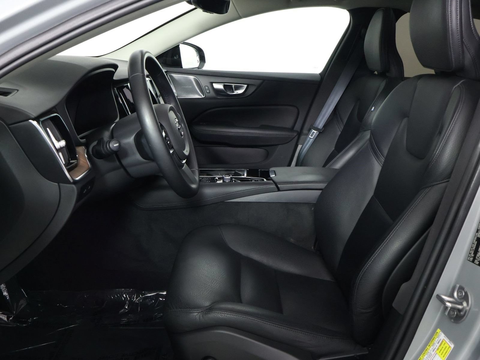 Certified 2024 Volvo S60 T8 Plus AWD/4WD image 31