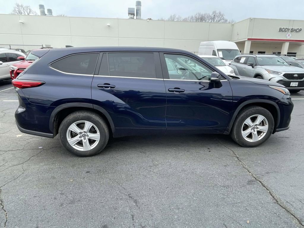 Used 2023 Toyota Highlander LE image 12